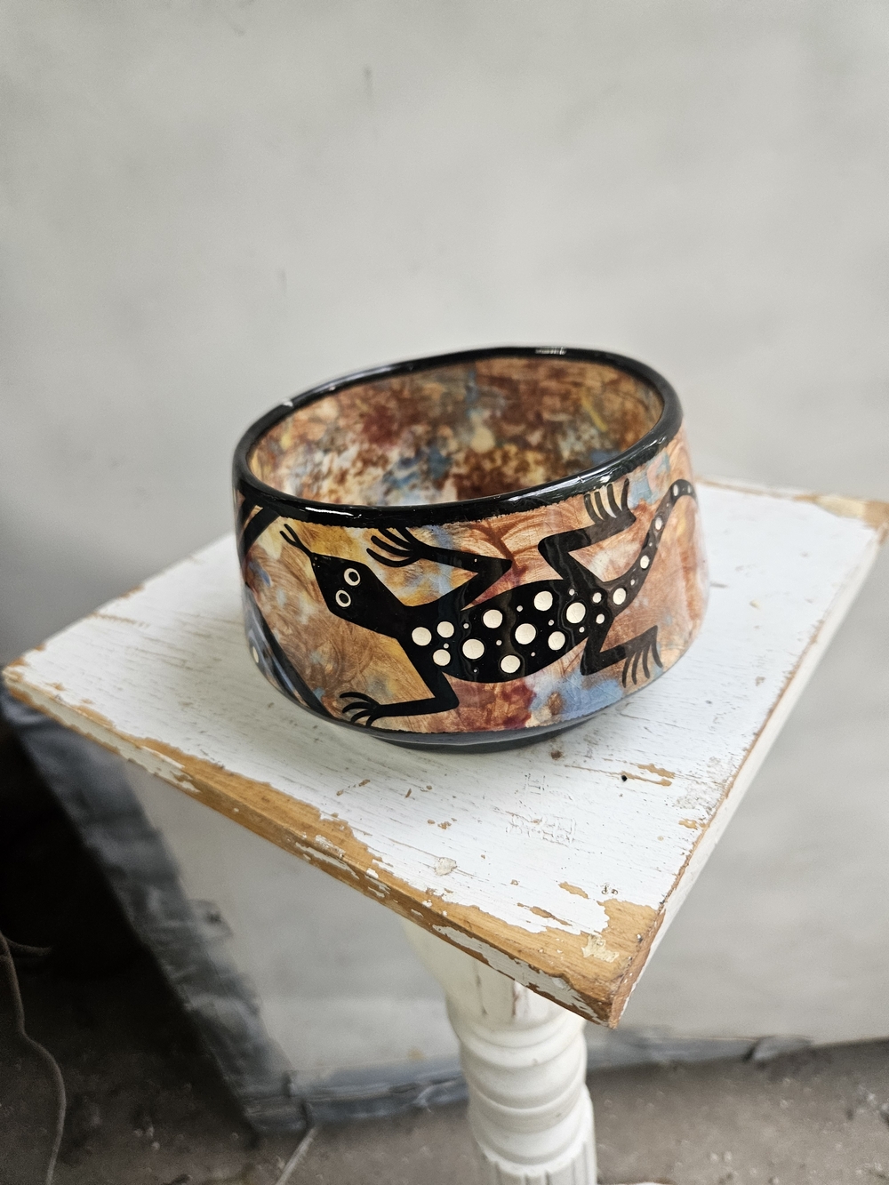Hand-Painted Gecko Mana Pottery Bowl